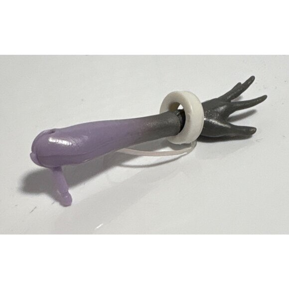 Monster High Left Arm Hand ONLY Twyla Boogeyman Replacement - Picture 3 of 4